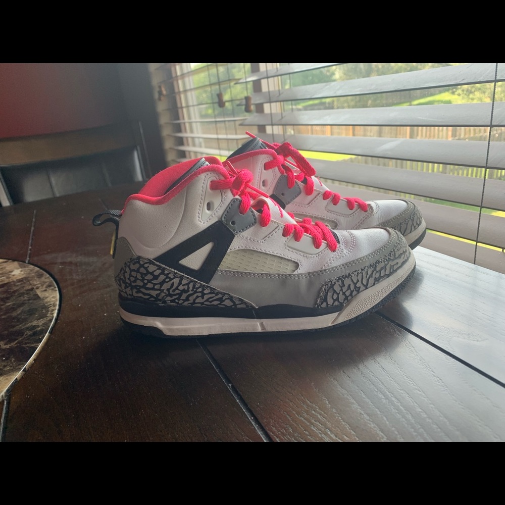 Hot pink Jordan Spizike size 2 women’s